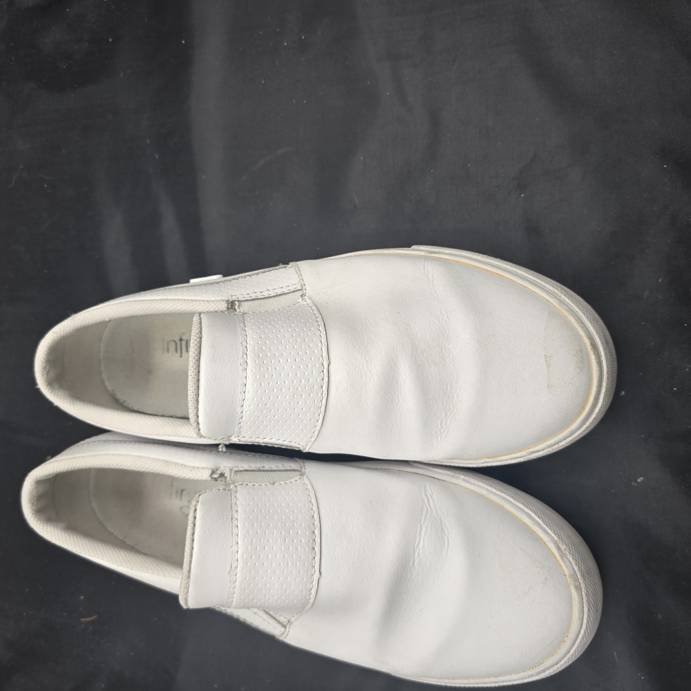 Infinity Raine‎ White Sneakers - Picture 6 of 8